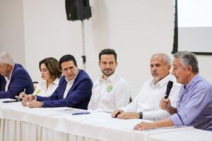 Alberto Neto e Maria do Carmo recebem profissionais da construção civil: ‘Manaus precisa ser desburocratizada