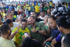 Eduardo Bolsonaro chega em Manaus para apoiar o Capitão Alberto Neto e a Professora Maria do Carmo