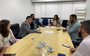 Esperança em um novo lar: irmãos amazonenses iniciam estágio de convivência com casal norte-americano