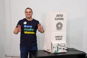‘Nossas propostas estão na boca do povo’, destaca Roberto Cidade ao votar neste domingo, confiante no 2° turno
