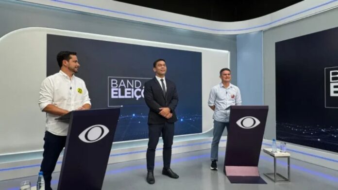 debate realizado na TV Band Amazonas, na noite do dia 14 de outubro, entre os candidatos à Prefeitura de Manaus, David Almeida e Capitão Alberto Neto