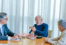 Após acidente doméstico, presidente Lula cumpre agenda no Palácio da Alvorada