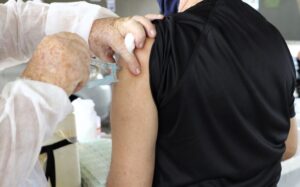 Vacinação contra gripe é ampliada para o público acima de 6 meses no Amazonas