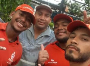 Honestidade! Quatro garis devolvem R$ 7 mil reais encontrados no lixo em Manaus