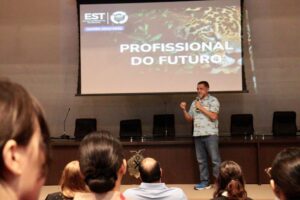 Polo de inovação e tecnologia, EST/UEA apresenta ‘profissões do futuro’ a estudantes do Ensino Médio
