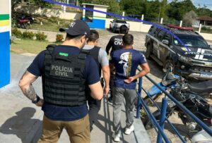 ‘Entrou no vestiário e molestou a adolescente deixando diversas marcas do abuso sexual’, diz PC sobre professor preso no AM
