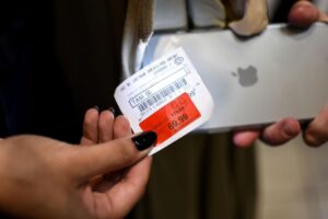 Black Friday: Procon-AM autua lojas por maquiagem de preços