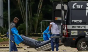 Polícia retira corpo do autor de atentado na Praça dos Três Poderes