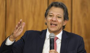 Brasil não sairá da mesa de negociação com EUA, diz Haddad