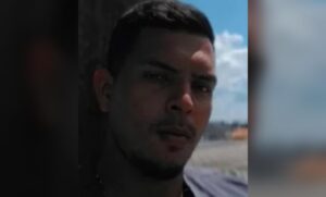 Polícia Civil procura homem que assaltou loja de eletrônicos em Manaus se passando por cliente