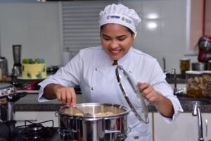 Cetam celebra formatura de 248 alunos da Escola de Gastronomia Bernardo Ramos