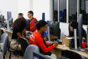 Mais de 500 celulares são devolvidos durante inauguração das novas sedes do RecuperaFone e Coletivo Mais Seguro