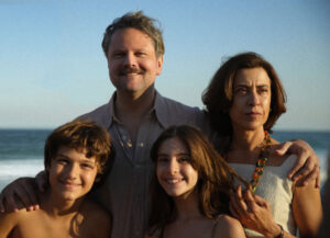 “Ainda Estou Aqui”: filme brasileiro ultrapassa 2 milhões de espectadores e encanta o mundo
