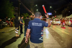 Detran intensifica fiscalização em Manaus para garantir segurança durante festas de fim de ano
