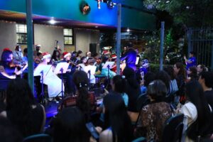 ‘Natal em todos os tempos’ emociona público em celebração na Escola de Artes e Turismo da UEA