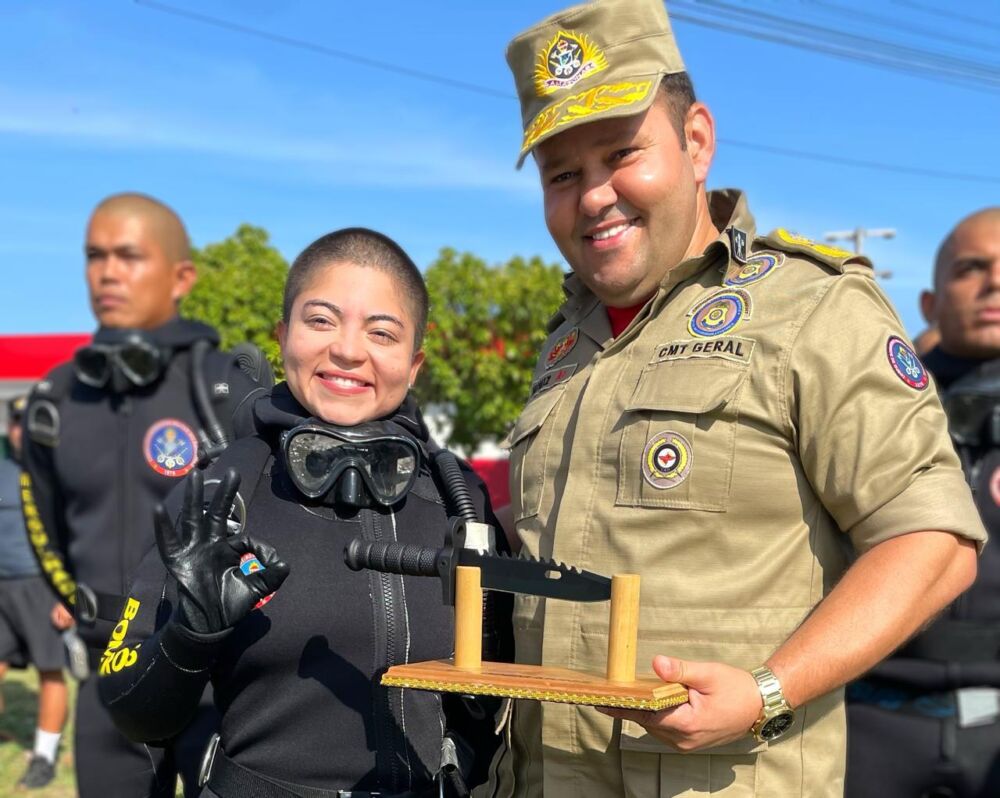 PRIMEIRA MERGULADORA DO AMAZONAS SOLDADO ARYELL LINS