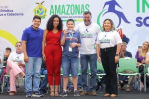 Wilson Lima reforça inclusão com entrega de mil cadeiras de rodas para Pessoas com Deficiência