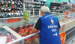 Visa Manaus apreende mais de 200 kg de alimentos impróprios em operação de fim de ano