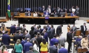 Câmara aprova urgência para proposta que reduz benefícios fiscais