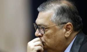 Dino e Mendonça têm discussão acalorada durante sessão do STF