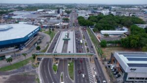 Intervenções no trânsito de Manaus reduzirão até 20 minutos de espera, anuncia prefeito em exercício