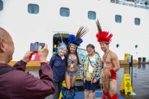 Temporada de Cruzeiros: MS Insignia desembarca em Manaus com 1 mil turistas