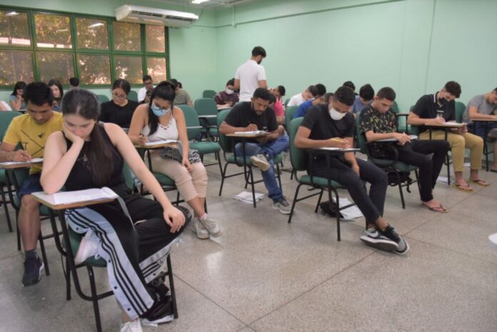 AprovENS curso pré vestibular presencial da UEA () AprovENS curso pré vestibular presencial da UEA ()