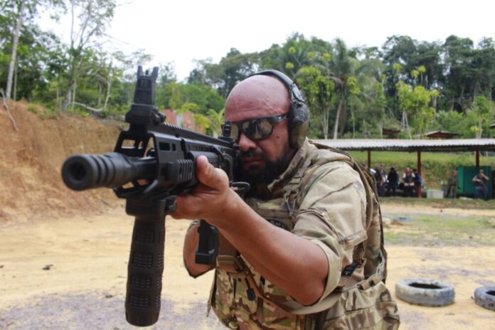 INSTRUÇÃO NOVO ARMAMENTO IWI FOTOS LEVY VICTOR SSP AM ()