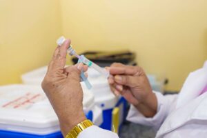 Prefeitura de Manaus faz apelo para pais vacinarem crianças e adolescentes contra a dengue