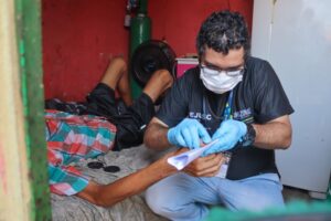 Pessoas com mobilidade reduzida contam com atendimento domiciliar em Manaus