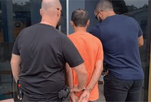 Tio é preso em flagrante por filmar a própria sobrinha de 12 anos durante o banho, no AM