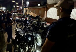 Operação Rolezinho remove 45 veículos em ação contra desordem viária em Manaus