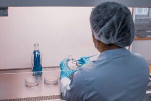 Amazonas abre inscrições para editais voltados a cientistas mulheres na pesquisa e empreendedorismo