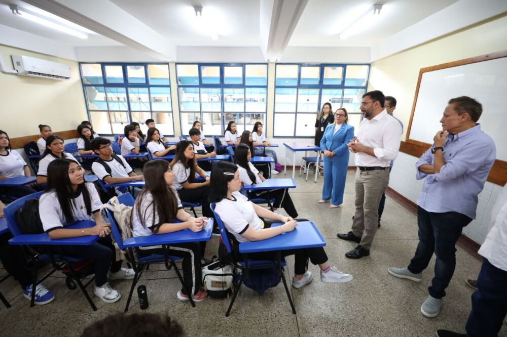 Governador Wilson Lima abre ano letivo da capital com lançamento de projeto para inserir estudantes no mercado de trabalho Foto Alex Pazuello Secom Governador Wilson Lima abre ano letivo da capital com lançamento de projeto para inserir estudantes no mercado de trabalho Foto Alex Pazuello Secom