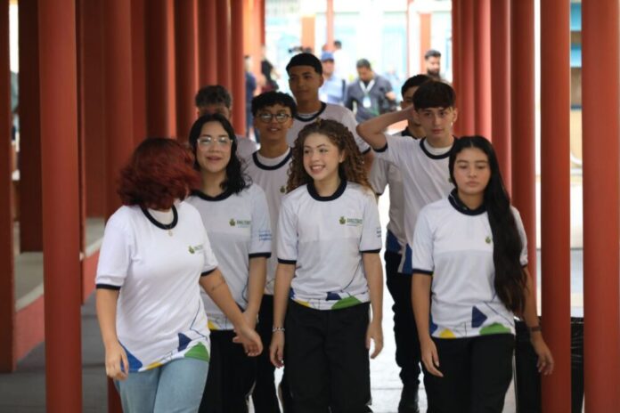 Governador Wilson Lima abre ano letivo da capital com lançamento de projeto para inserir estudantes no mercado de trabalho Foto Alex Pazuello Secom Governador Wilson Lima abre ano letivo da capital com lançamento de projeto para inserir estudantes no mercado de trabalho Foto Alex Pazuello Secom