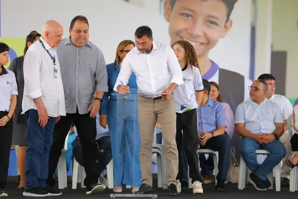Governador Wilson Lima abre ano letivo da capital com lançamento de projeto para inserir estudantes no mercado de trabalho Foto Diego Peres Secom Governador Wilson Lima abre ano letivo da capital com lançamento de projeto para inserir estudantes no mercado de trabalho Foto Diego Peres Secom
