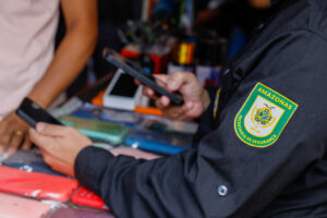 ‘Kiki’ é preso em Manaus suspeito de comercializar celulares com restrição de roubo e furto