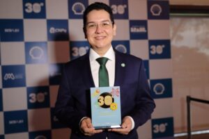 Pró-reitor da UEA é reconhecido no Prêmio Jovem Cientista por sua contribuição acadêmica