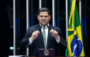 Alcolumbre manda arquivar PEC da Blindagem após rejeição da CCJ