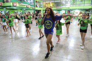 Com mais de 70 inscritos, rainha de bateria da Paraíso do Tuiuti promove workshop de samba na Aparecida