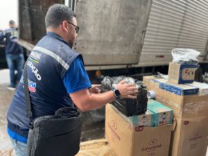 Operação do Procon apreende 1.800 desodorantes sem procedência em Manaus