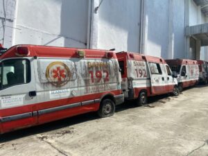 Leilão da Prefeitura de Manaus oferta sucatas de ambulâncias, carros e trator