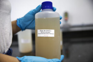 Pesquisadores da UEA coletam amostras de peixes e água em expedição científica no Amazonas