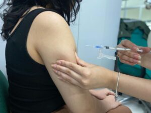 Covid-19, rinovírus e influenza: veja quais vírus respiratórios mais circulam no Amazonas