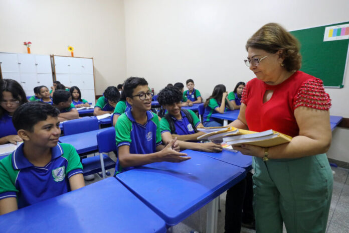 Governador Wilson Lima anuncia pagamento de progressões a mais de mil professores e pedagogos da rede estadual foto Antonio Lima Secom Governador Wilson Lima anuncia pagamento de progressões a mais de mil professores e pedagogos da rede estadual foto Antonio Lima Secom