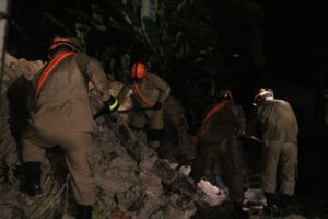 Governo monta força-tarefa para atender vítimas da forte chuva em Manaus