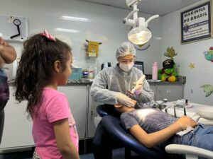 Ação da Marinha leva saúde e medicamentos a moradores do Rio Madeira