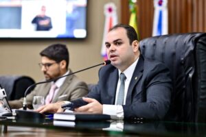 Roberto Cidade reforça lei de sua autoria que propõe o desenvolvimento de programa educativo para o uso de mídias sociais e jogos eletrônicos