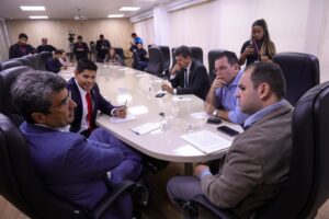 Em reunião liderada pelo presidente Roberto Cidade, superintendente do DNIT faz esclarecimentos sobre o andamento de obras em todo o Amazonas