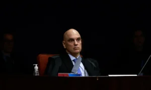 Moraes autoriza Bolsonaro a ser submetido a ultrassom na prisão